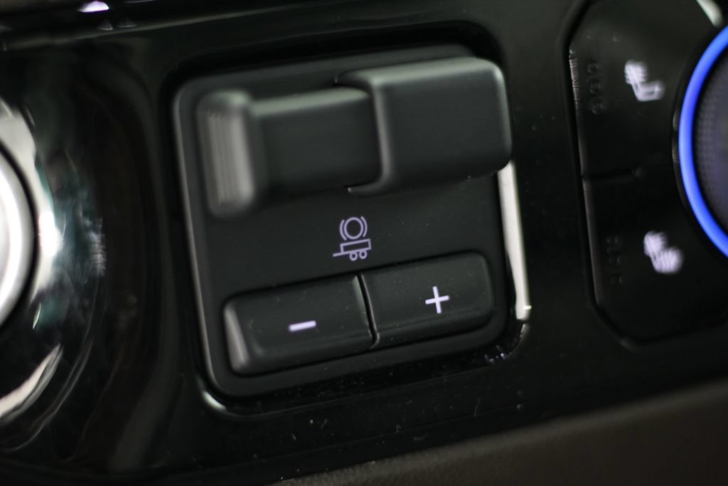 Used 2023 Chevrolet Silverado 1500 LT AWD/4WD image 28