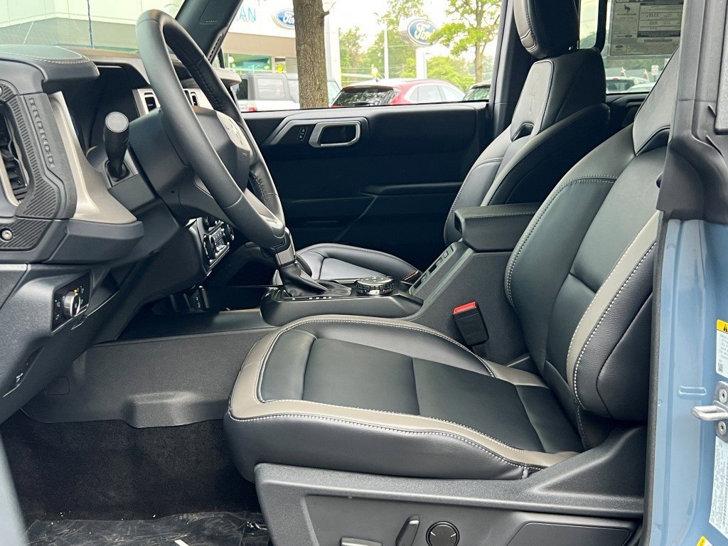 New 2025 Ford Bronco Outer Banks w/ Sasquatch Package image 13