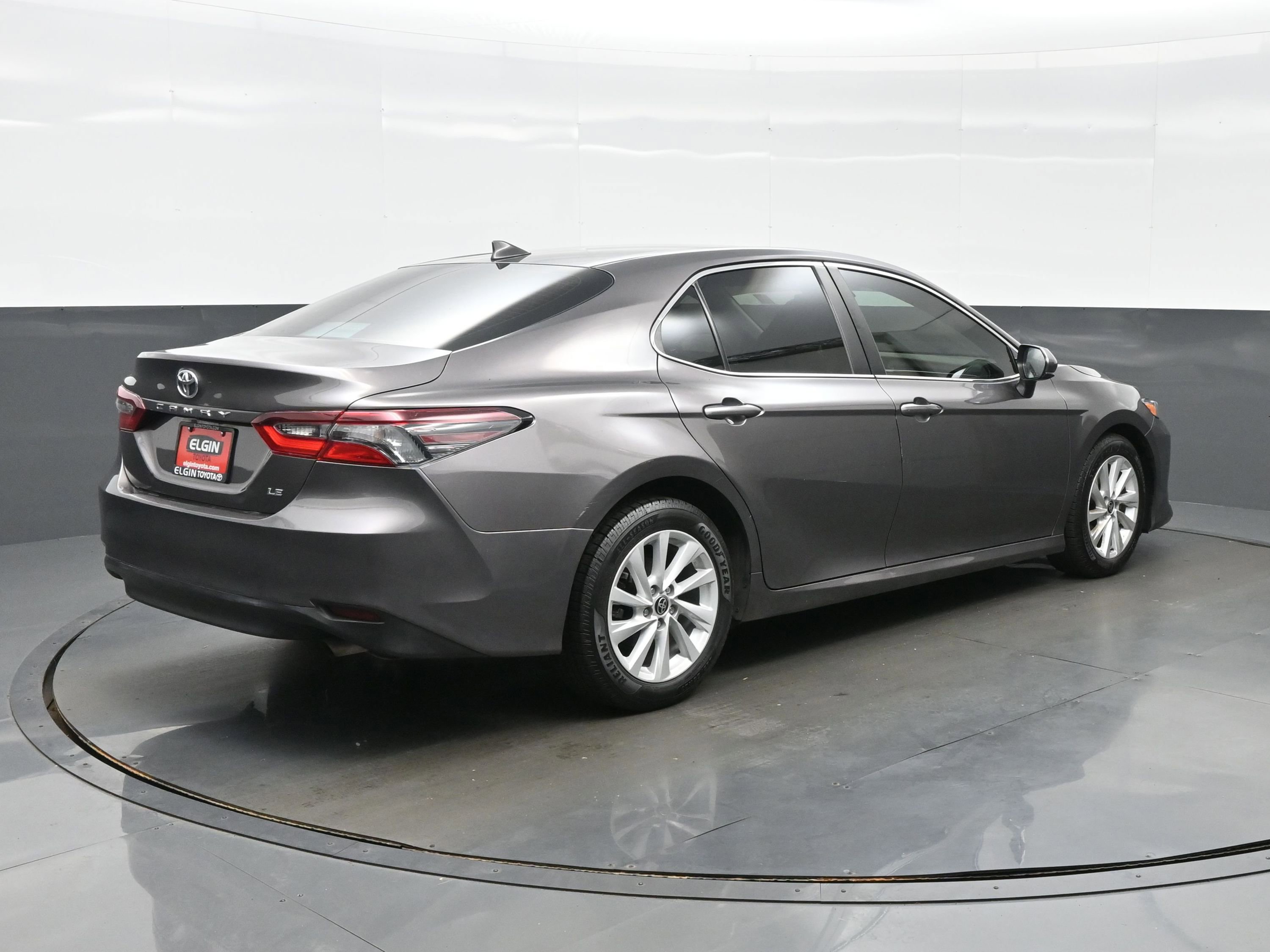 Used 2022 Toyota Camry LE FWD image 6