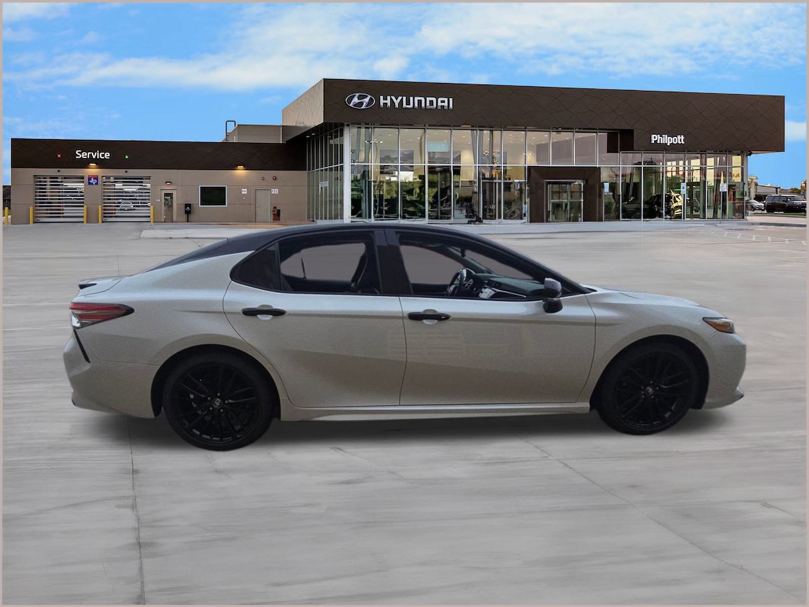 Used 2018 Toyota Camry XSE image 8