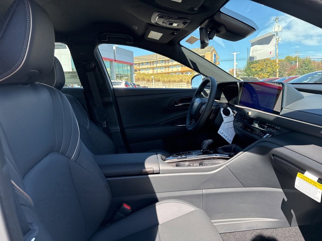 New 2025 Toyota Crown Signia image 4