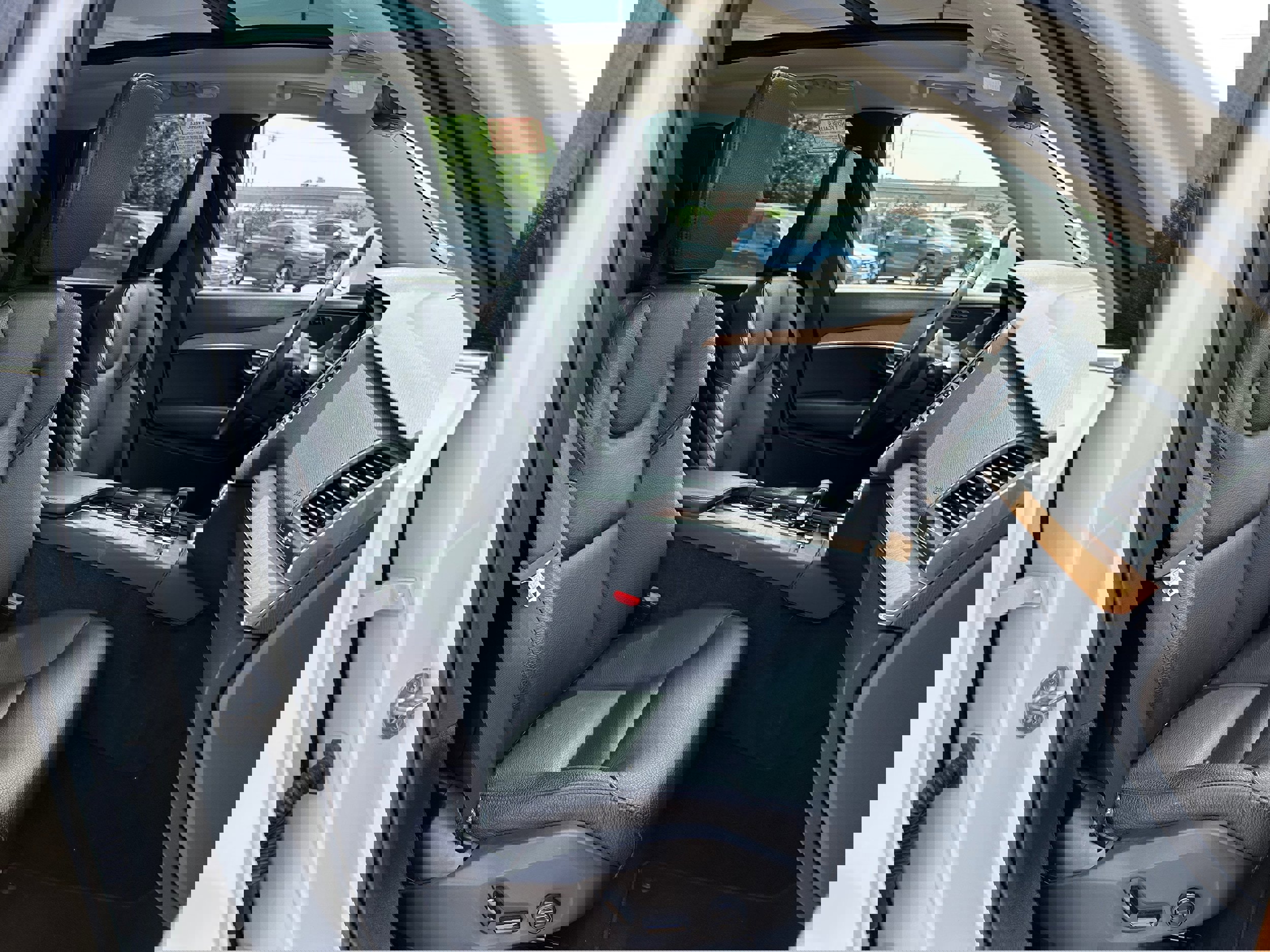 Certified 2023 Volvo XC90 T8 Core image 10