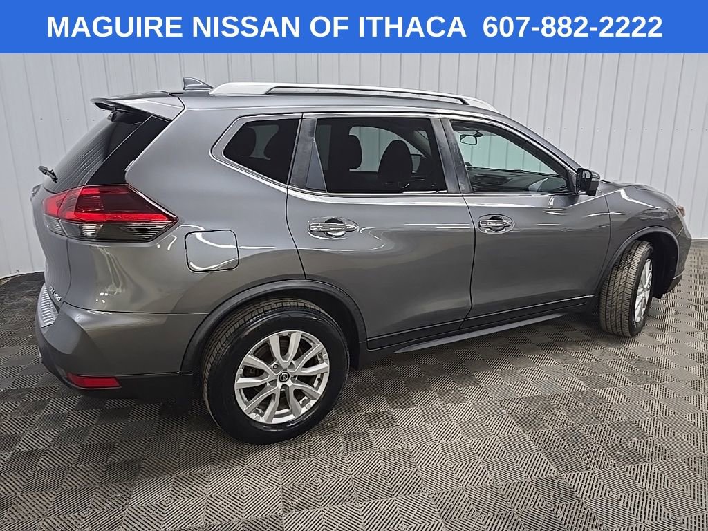 Used 2018 Nissan Rogue SV w/ Sun & Sound Touring Package image 3