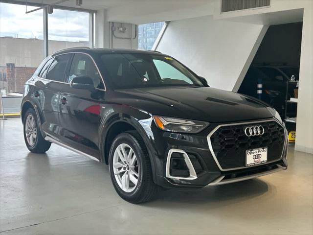 Certified 2023 Audi Q5 2.0T Premium w/ Convenience Package image 3