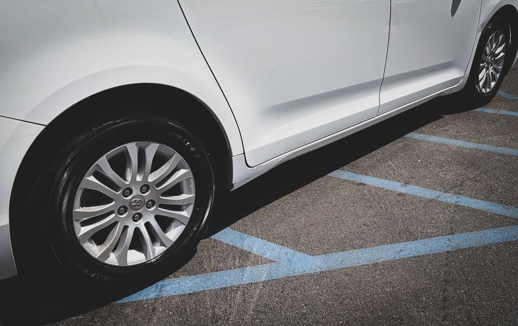 Used 2013 Toyota Sienna XLE FWD image 10