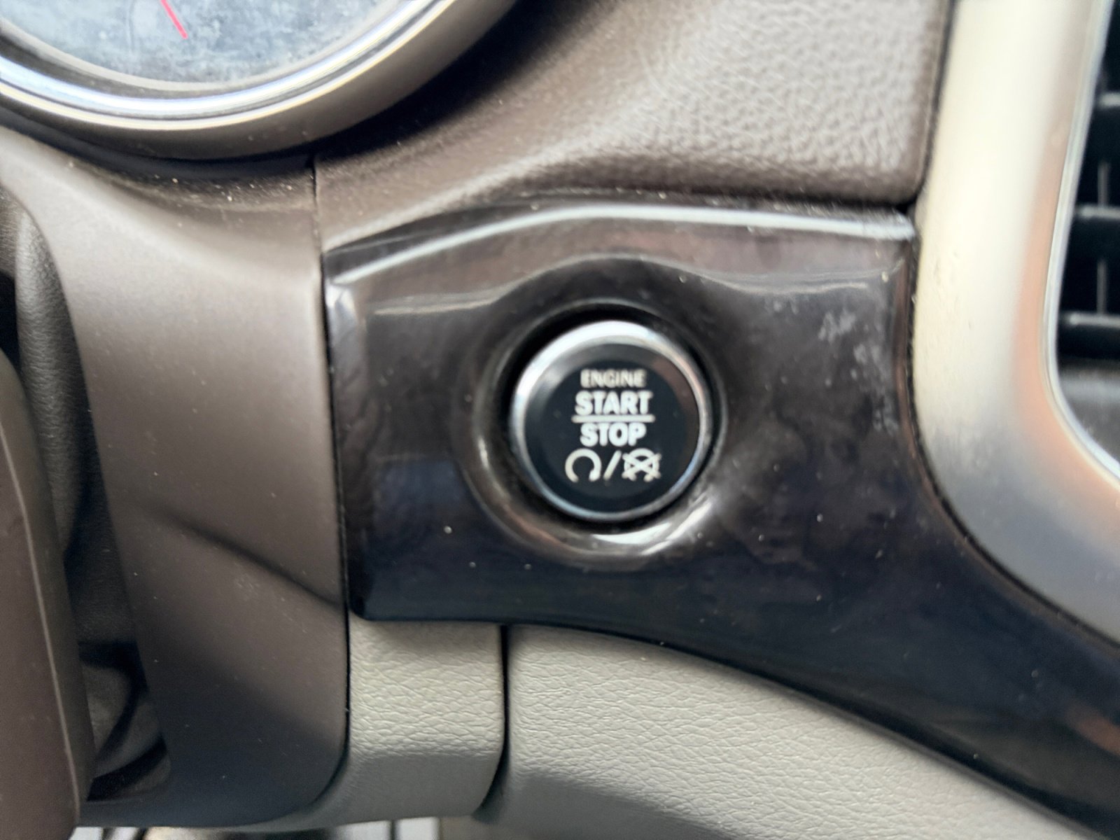 Used 2012 Jeep Grand Cherokee Laredo AWD/4WD image 30