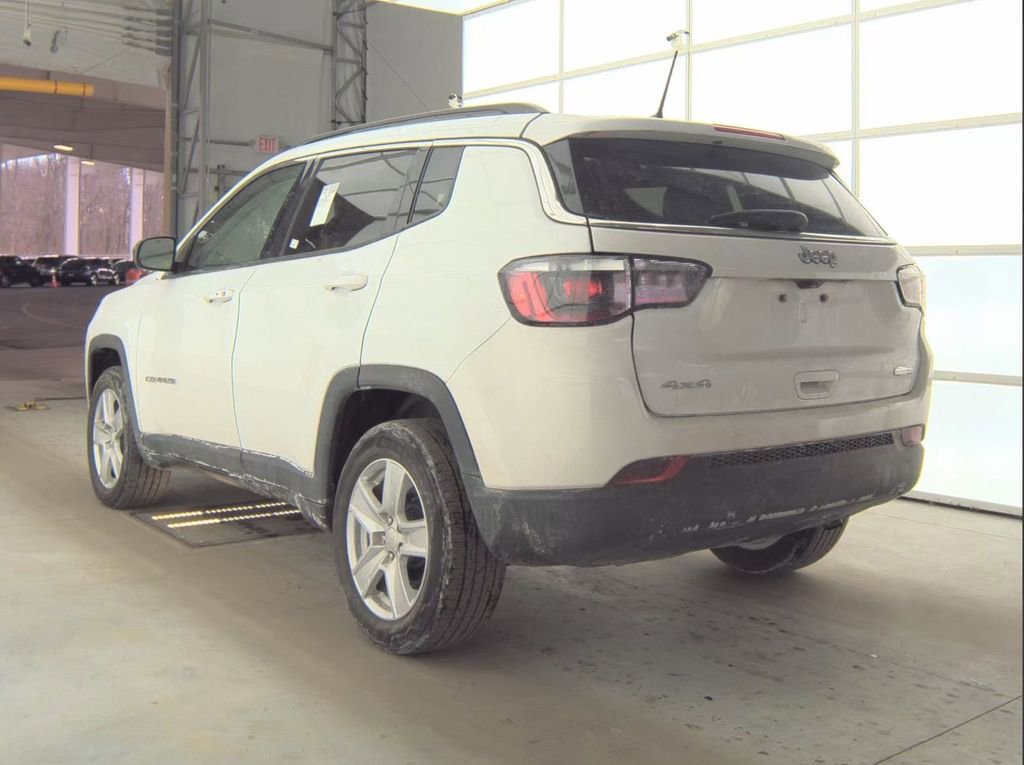 Used 2022 Jeep Compass Latitude image 2