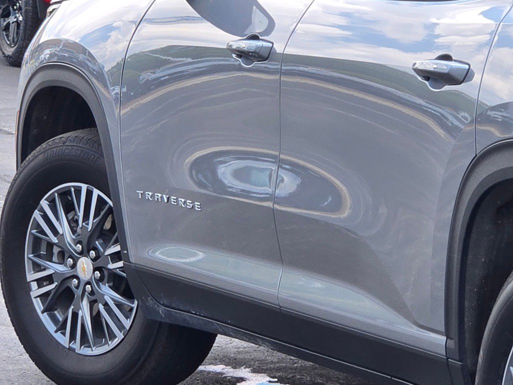 Used 2025 Chevrolet Traverse LT image 15