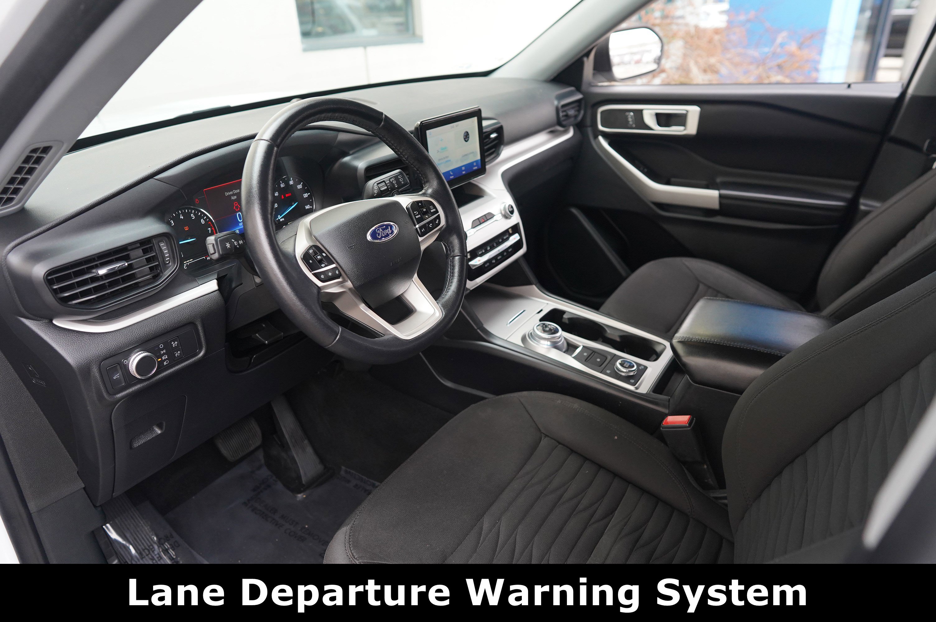 Used 2020 Ford Explorer XLT image 4