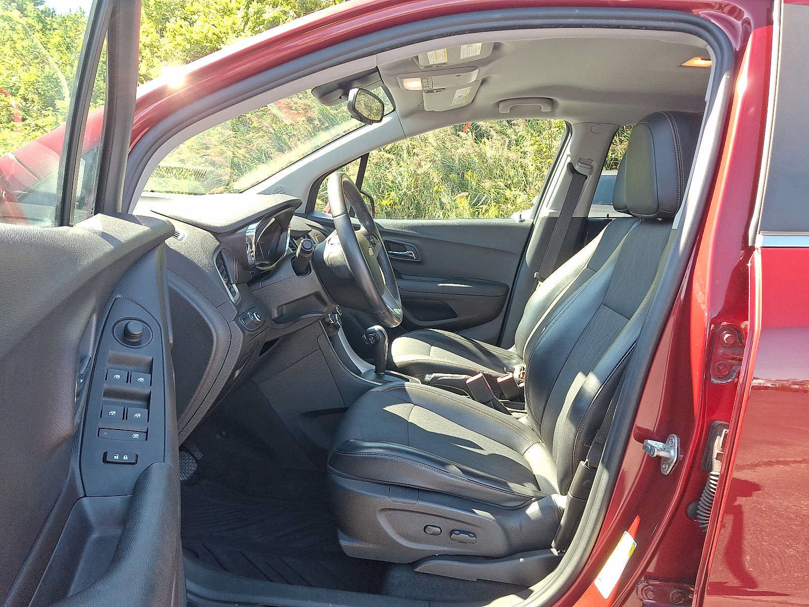 Used 2019 Chevrolet Trax LT w/ LT Convenience Package AWD/4WD image 13