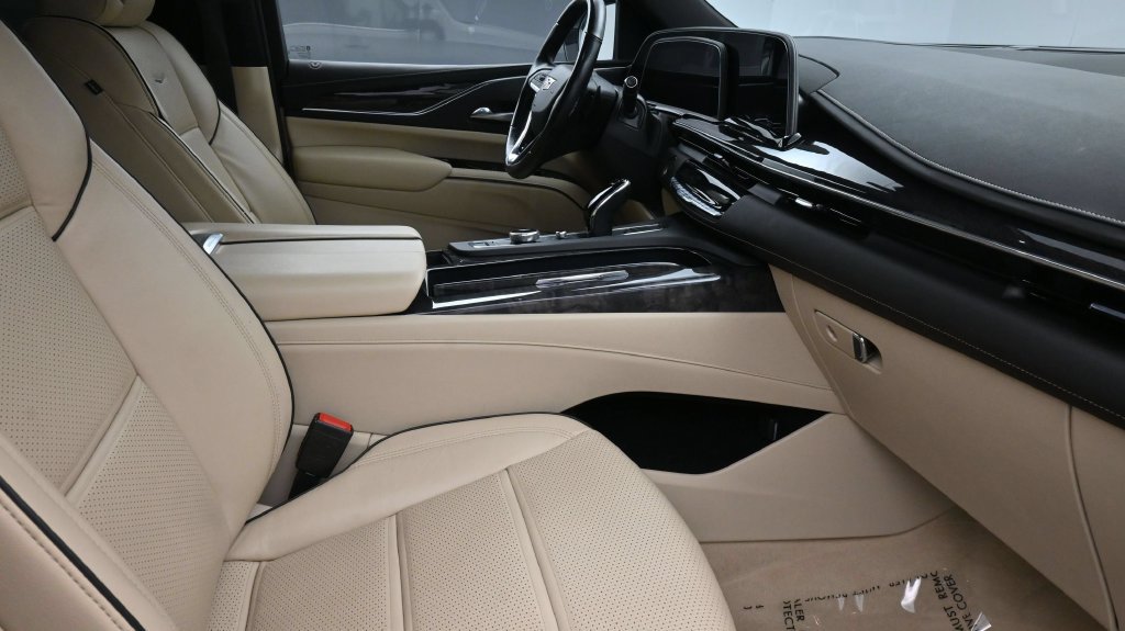 Used 2023 Cadillac Escalade Premium Luxury RWD image 2