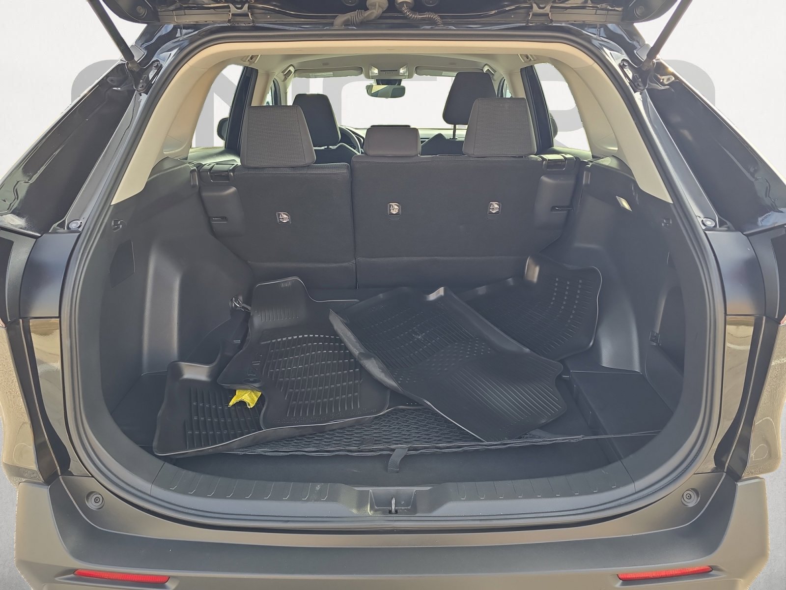 Used 2023 Toyota RAV4 LE image 12