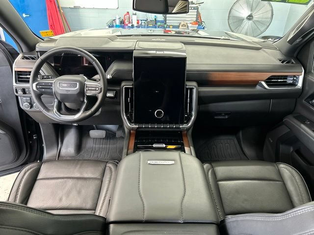 Used 2025 GMC Yukon XL Denali w/ Sun & Power Step Package AWD/4WD image 12