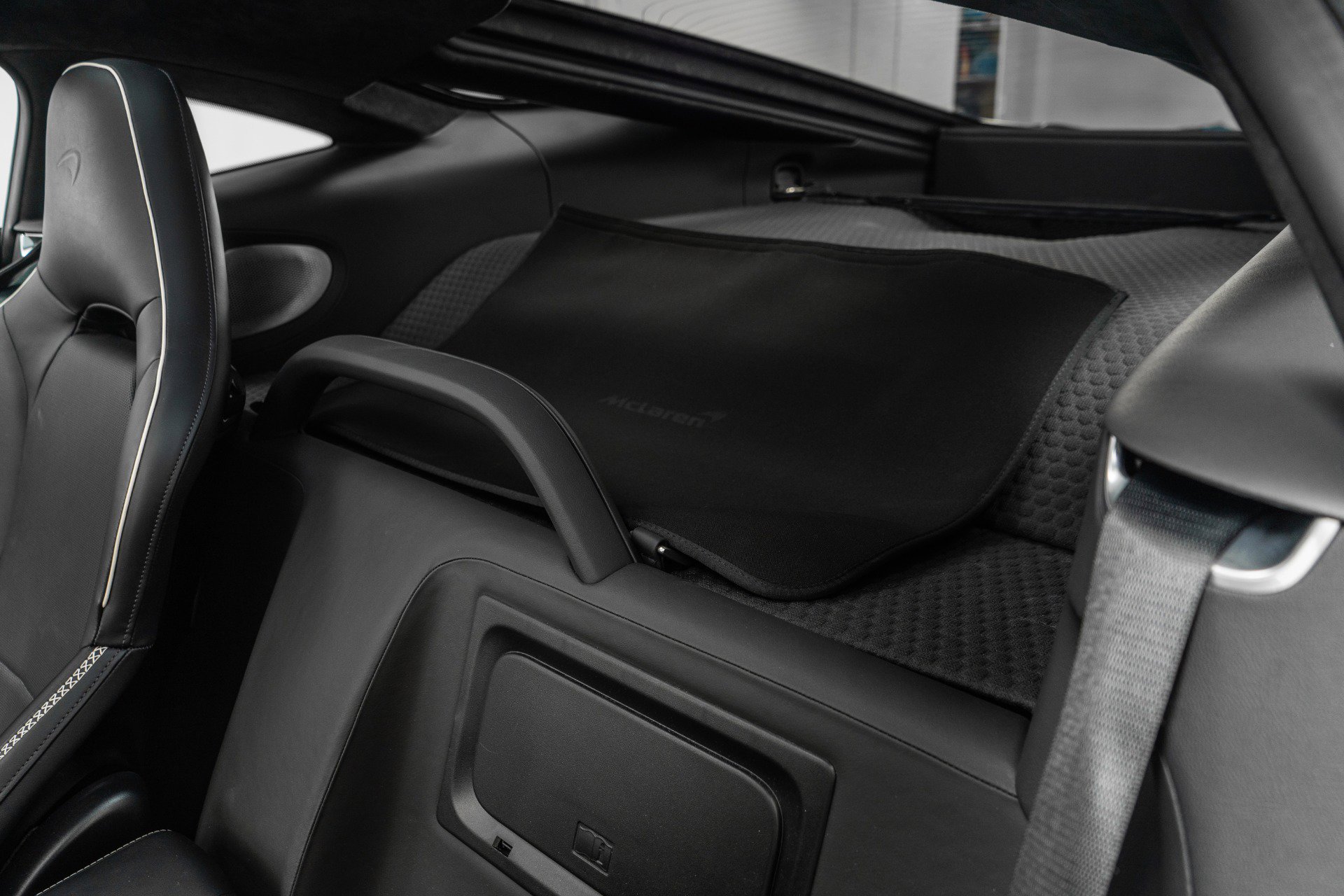 Used 2022 McLaren GT image 16