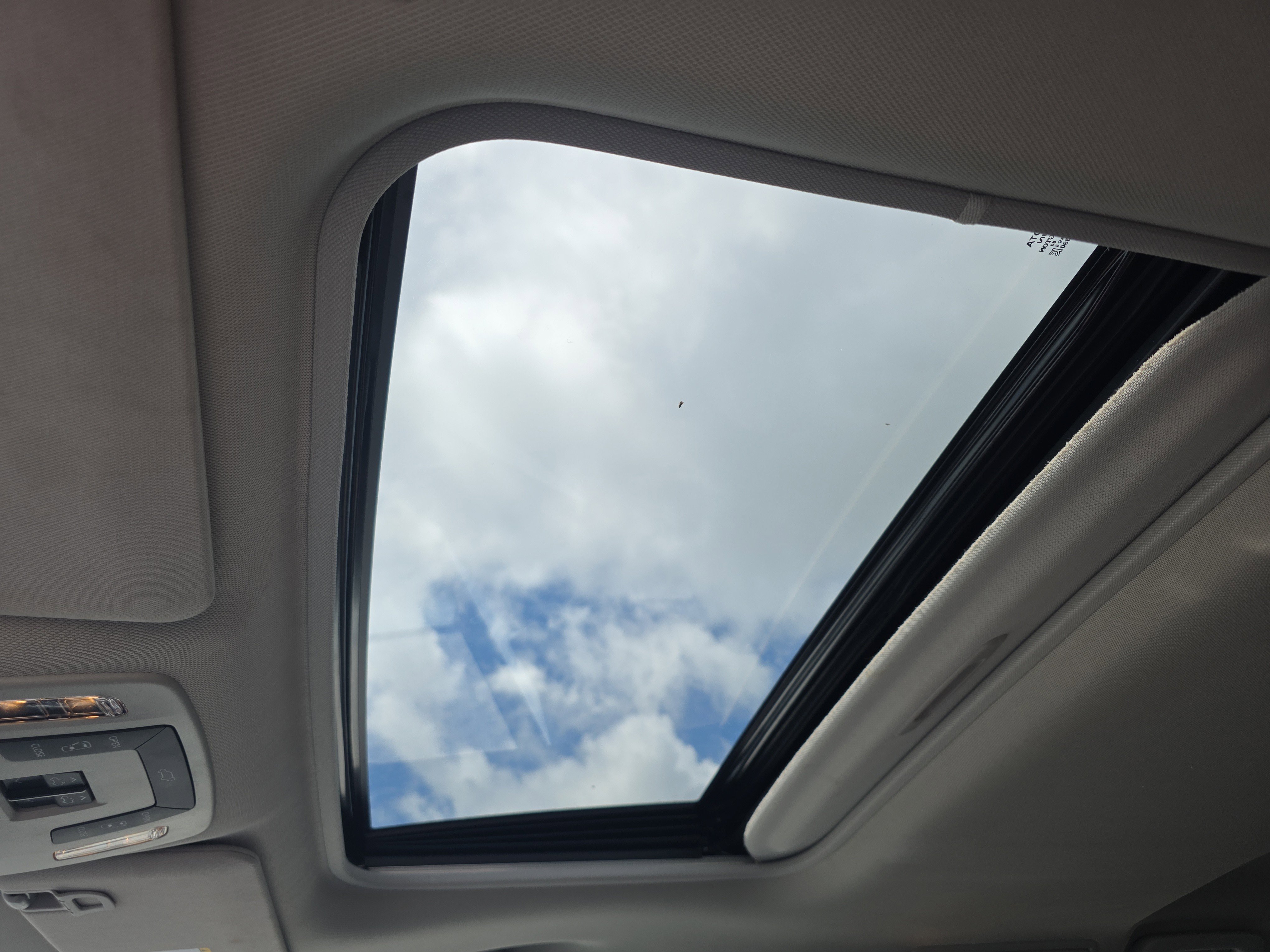 Used 2024 Toyota Sienna XLE FWD image 24