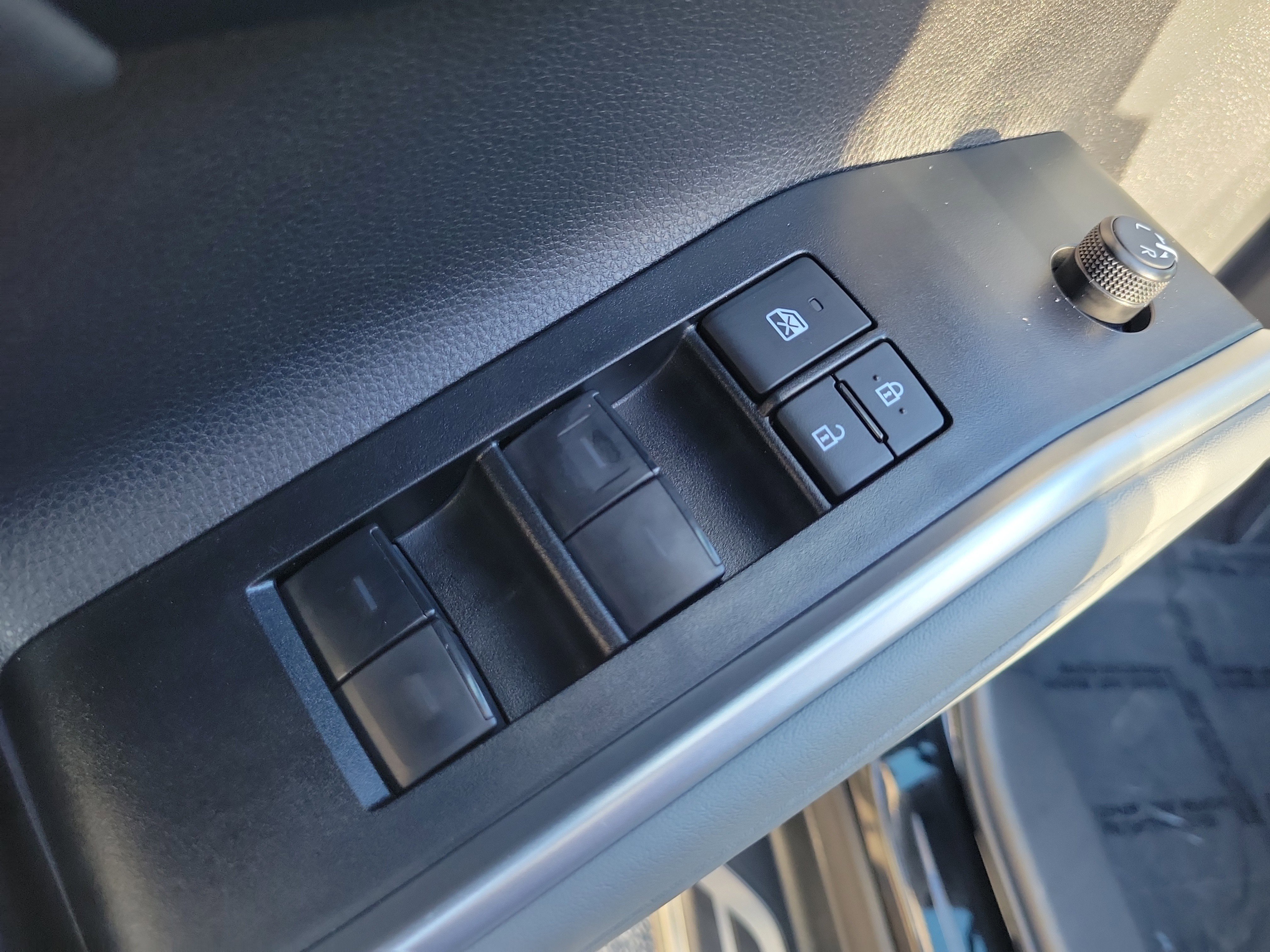 Used 2025 Toyota Highlander LE image 13