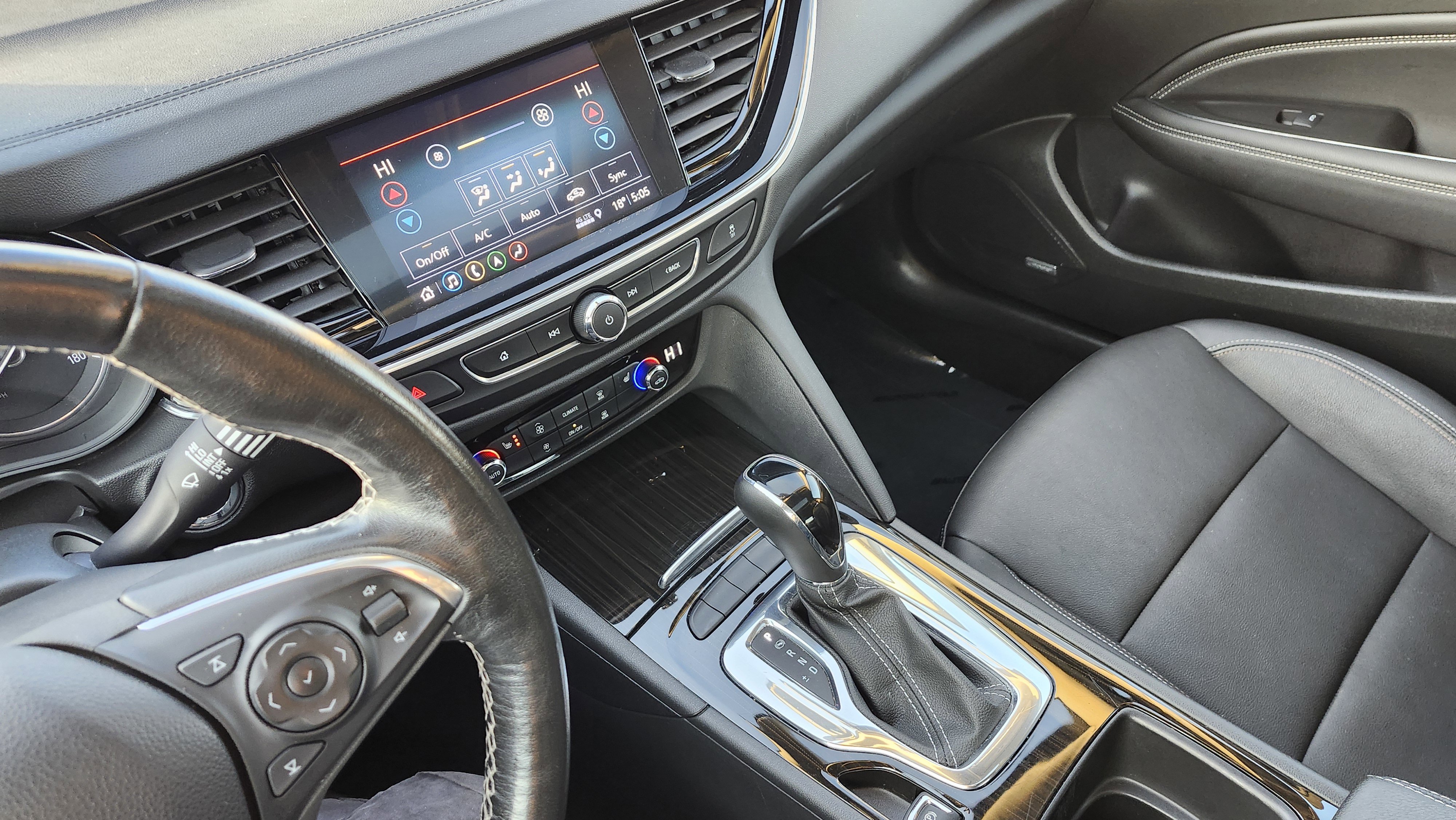 Used 2018 Buick Regal Essence w/ Driver Confidence Package #1 image 31