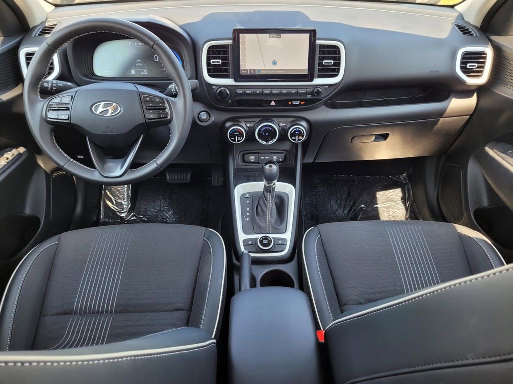 Used 2025 Hyundai Venue Limited FWD image 14