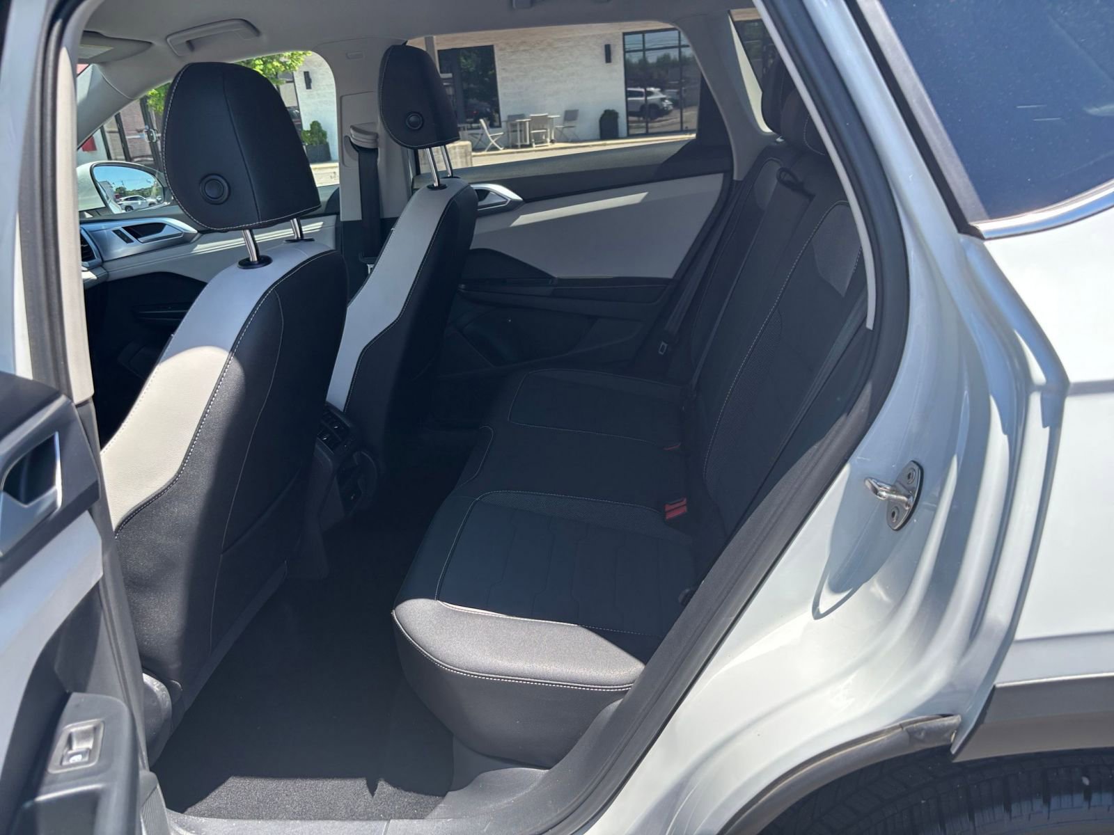 Used 2025 Volkswagen Taos SE FWD image 28