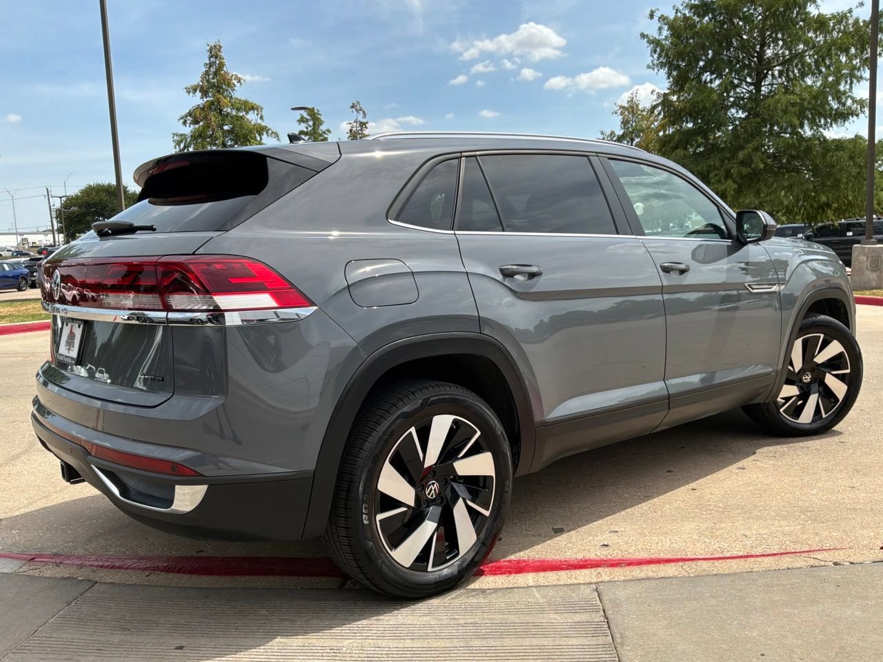 Used 2026 Volkswagen Atlas Cross Sport SE AWD/4WD image 6