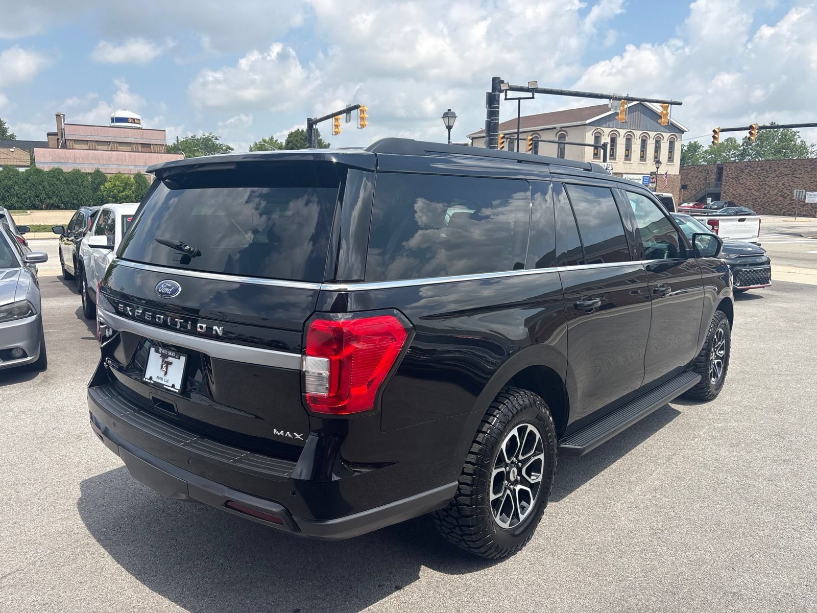 Used 2022 Ford Expedition Max XLT AWD/4WD image 5