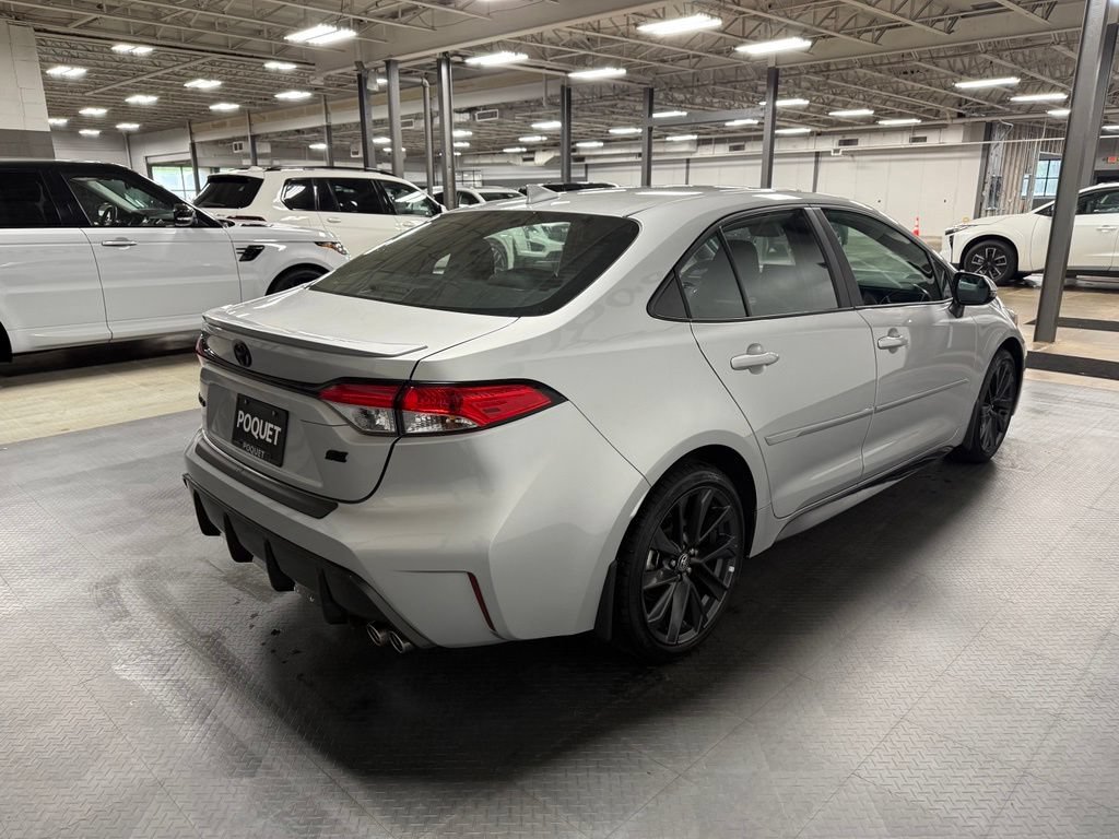 Used 2024 Toyota Corolla SE w/ SE Convenience Package FWD image 4