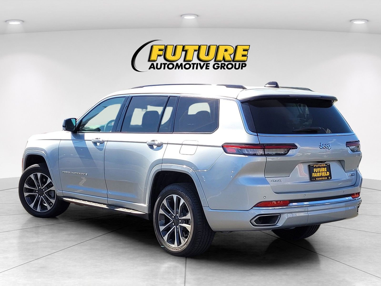 New 2024 Jeep Grand Cherokee L Overland w/ Trailer Tow Package image 6