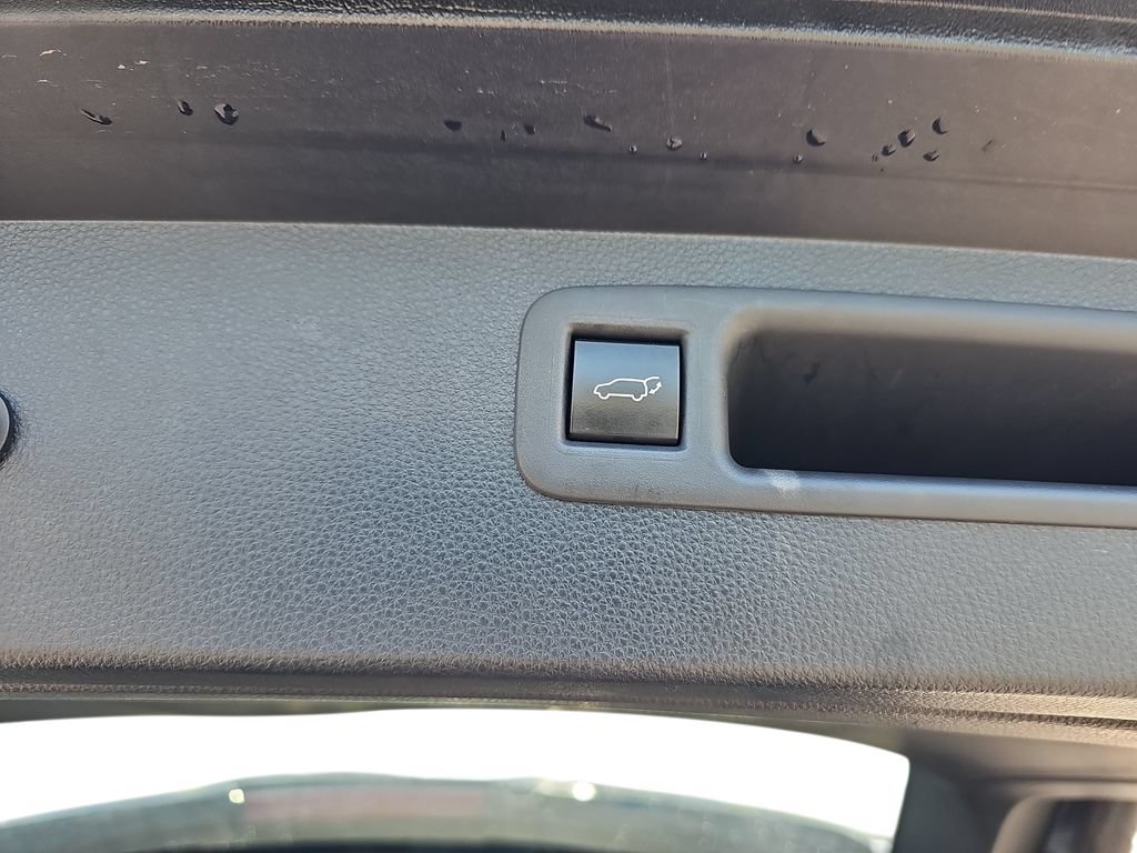 Used 2023 Toyota Highlander XLE AWD/4WD image 34