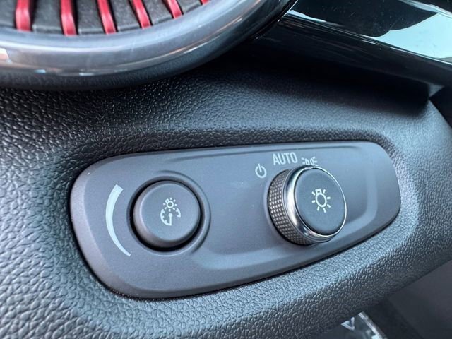 Certified 2025 Chevrolet Trax RS w/ Sunroof Package FWD image 8