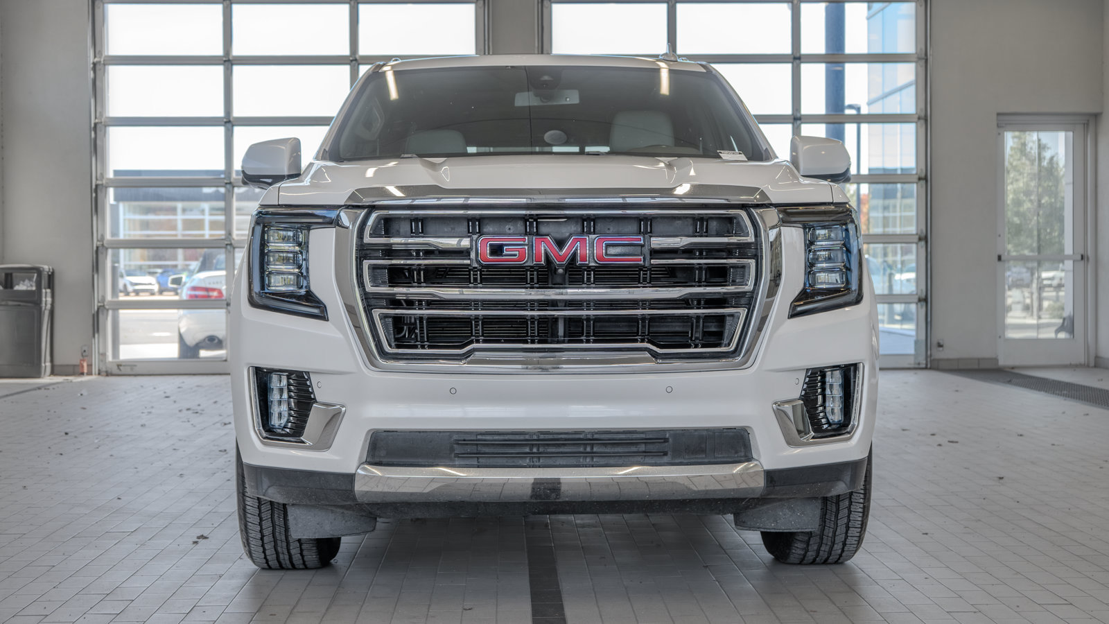 Used 2022 GMC Yukon SLT w/ SLT Premium Package AWD/4WD image 11