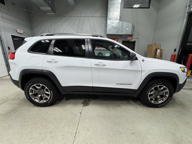 Used 2020 Jeep Cherokee Trailhawk image 7