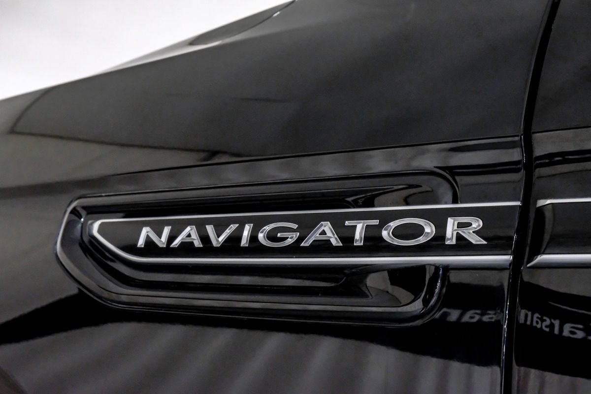 Used 2020 Lincoln Navigator Black Label w/ Cargo Convenience Package AWD/4WD image 46