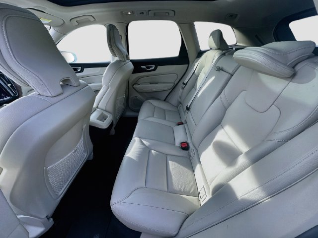 Used 2022 Volvo XC60 B5 Momentum AWD/4WD image 26