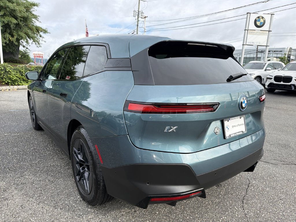 Used 2024 BMW iX xDrive50 AWD/4WD image 12