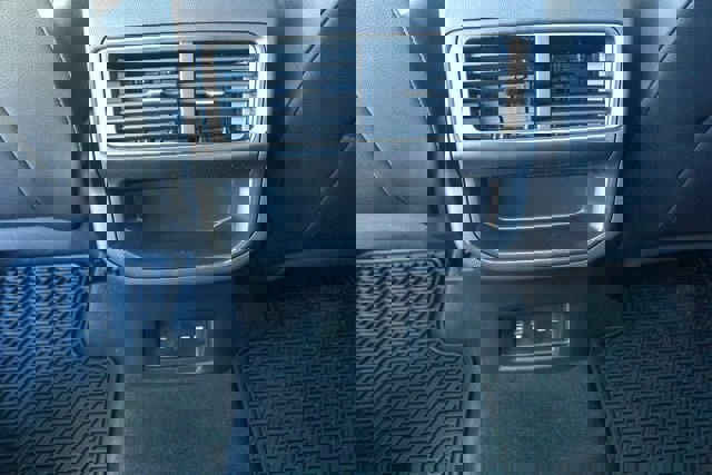 New 2026 Volkswagen Atlas Cross Sport SE image 33