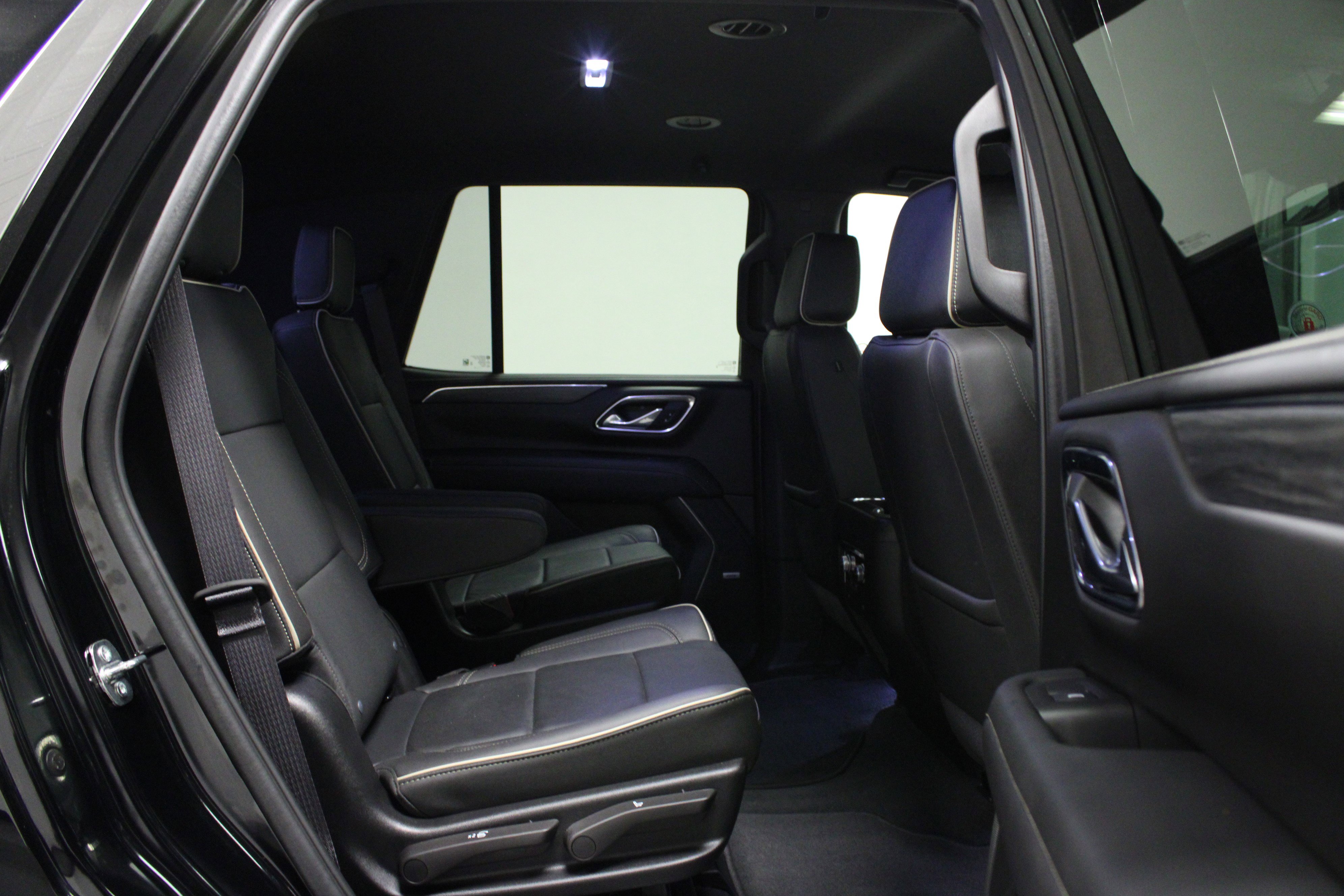 Used 2024 GMC Yukon SLT image 16