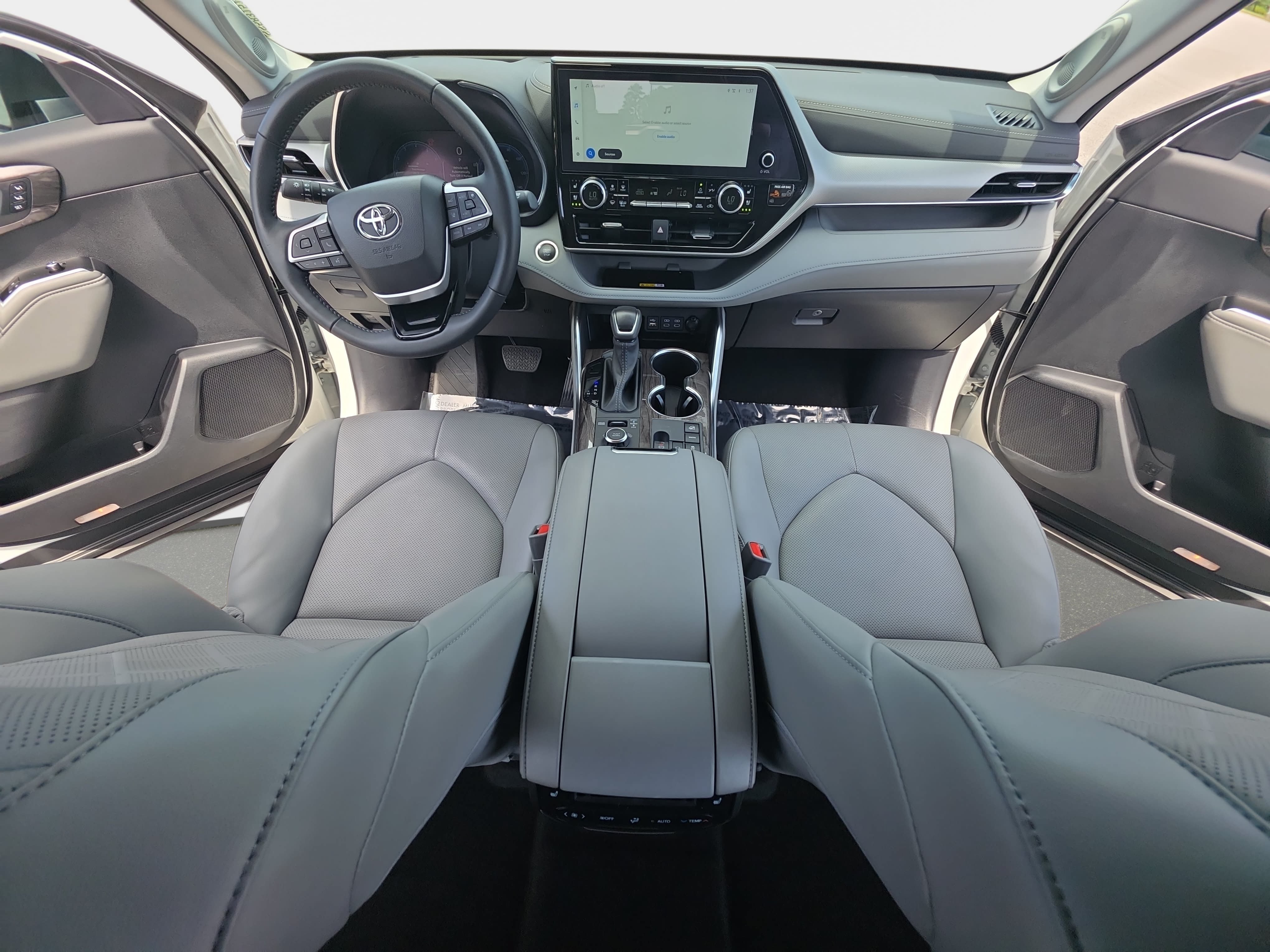 Used 2025 Toyota Highlander Platinum AWD/4WD image 9