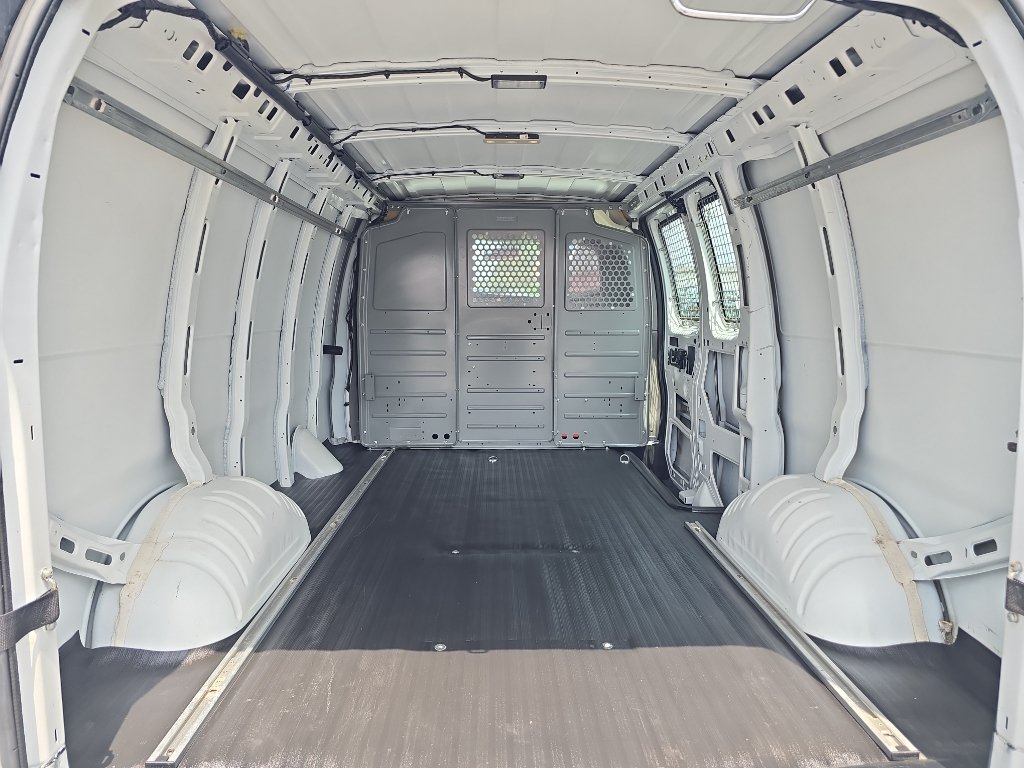 Used 2015 Chevrolet Express 2500 RWD image 12