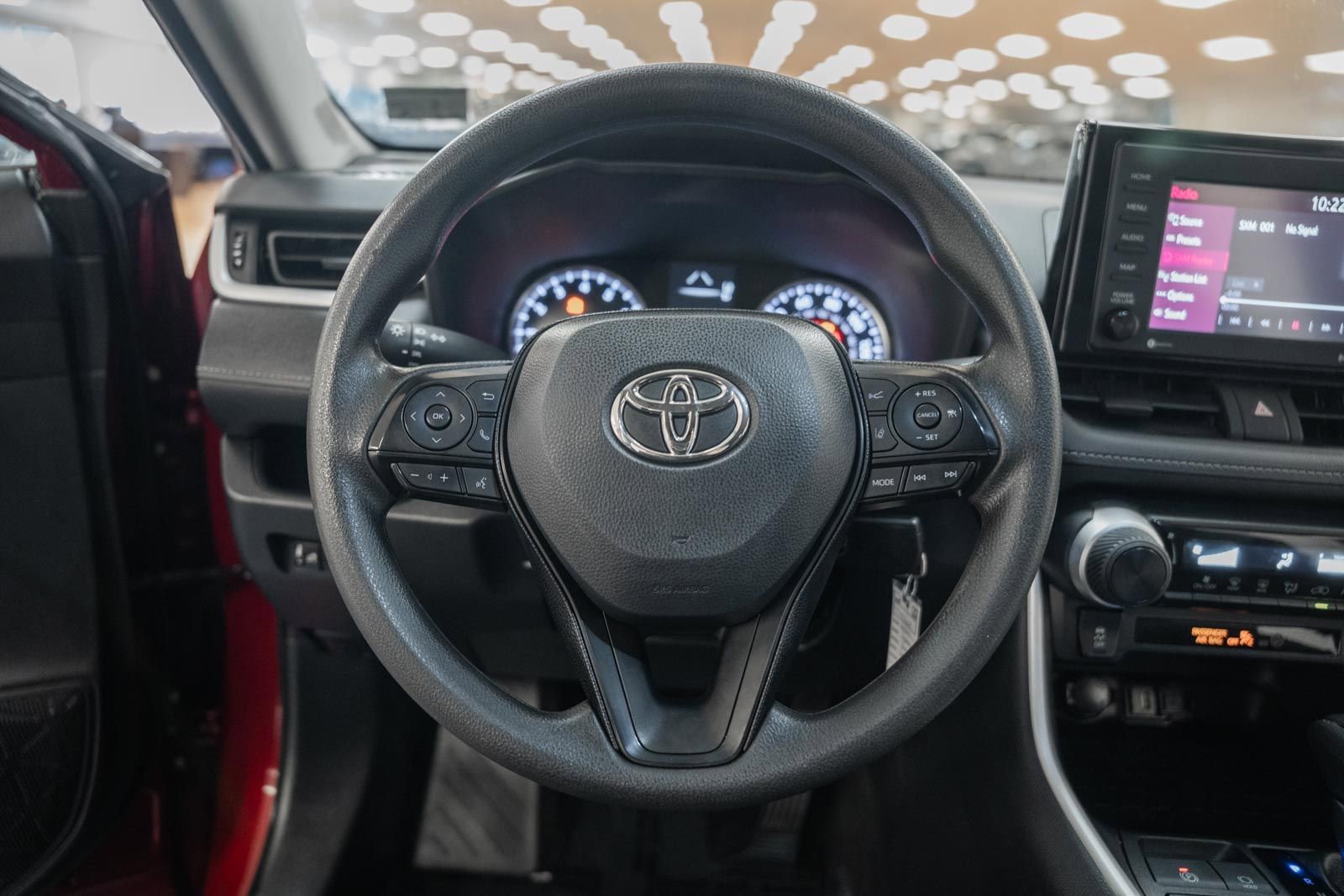 Used 2021 Toyota RAV4 LE image 33