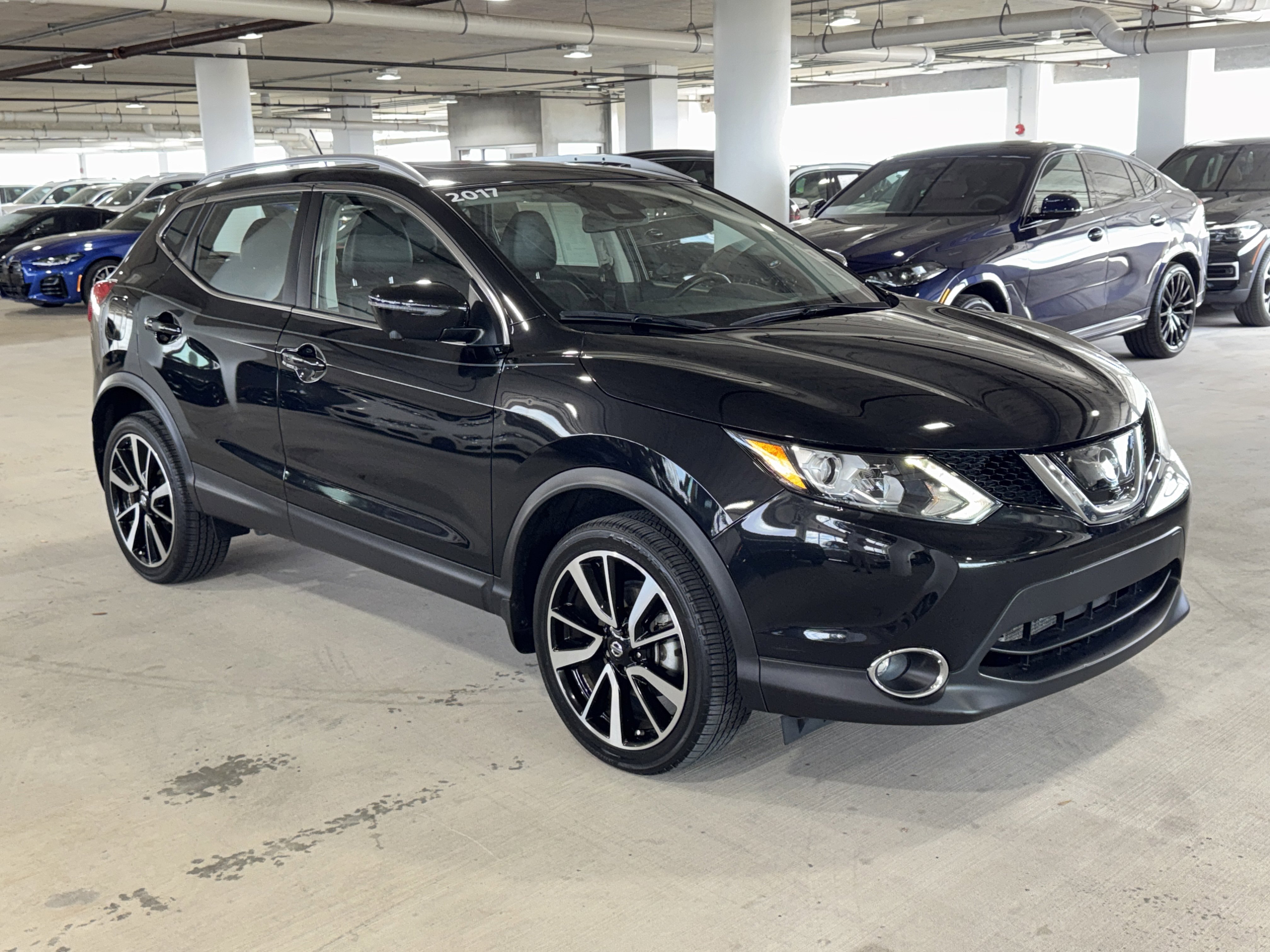 Used 2017 Nissan Rogue Sport SL w/ SL Premium Package FWD image 2