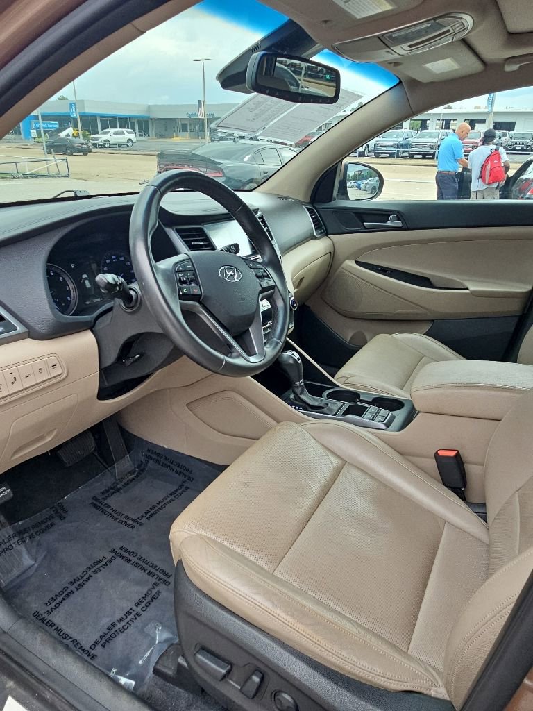 Used 2016 Hyundai Tucson Limited w/ Option Group 03 FWD image 12