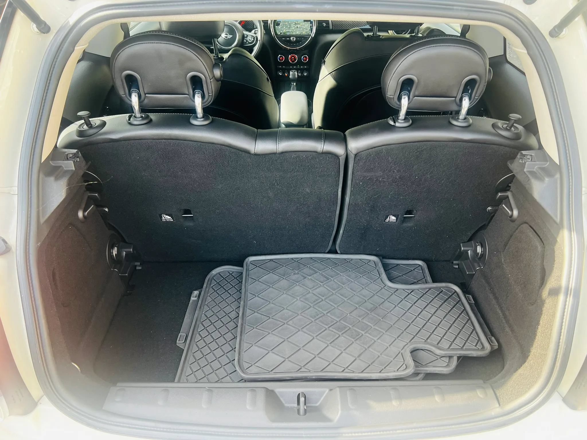 Used 2015 MINI Cooper S w/ Park Assistant Package FWD image 10