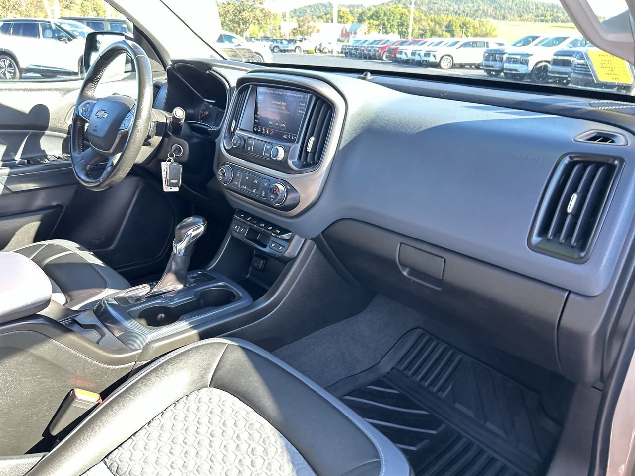 Used 2022 Chevrolet Colorado Z71 AWD/4WD image 17
