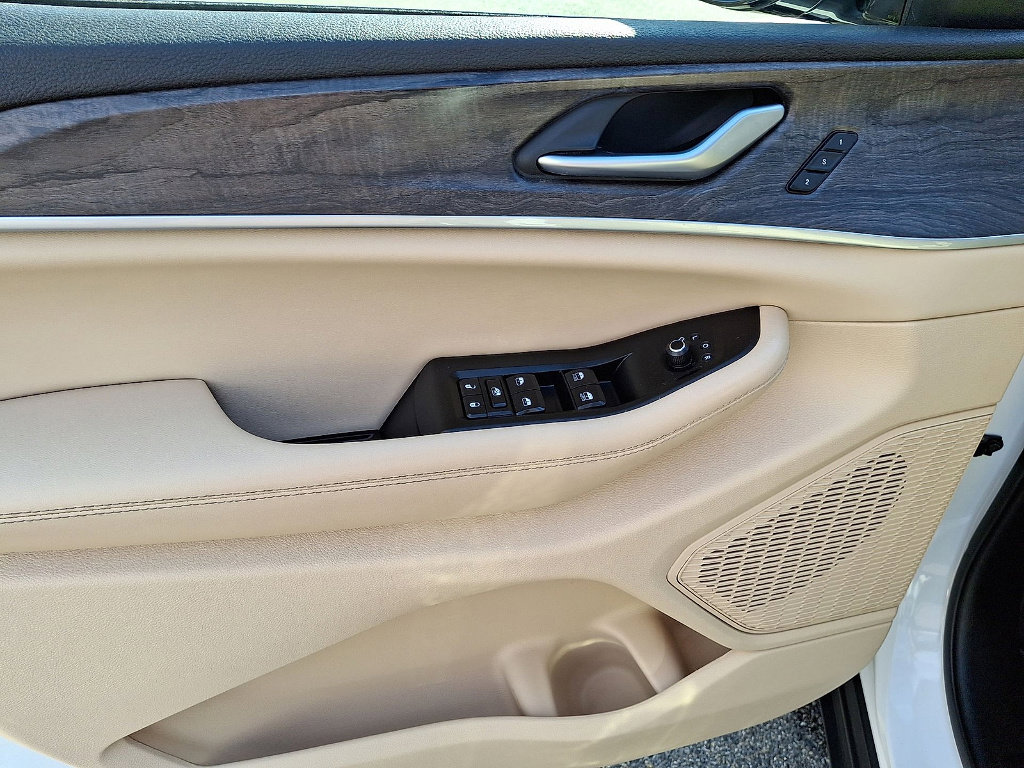 Certified 2024 Jeep Grand Cherokee Limited image 10