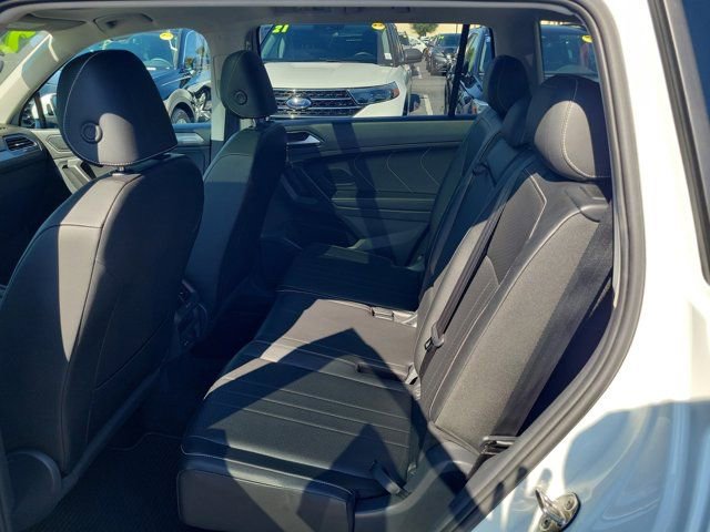 Used 2023 Volkswagen Tiguan SE w/ Panoramic Sunroof Package FWD image 13