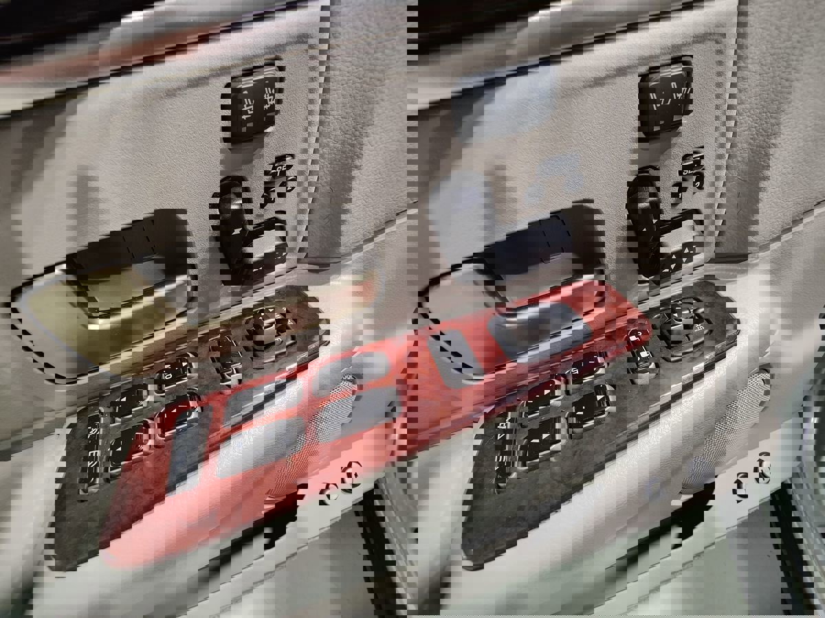 Used 2004 Lincoln Town Car Ultimate image 23