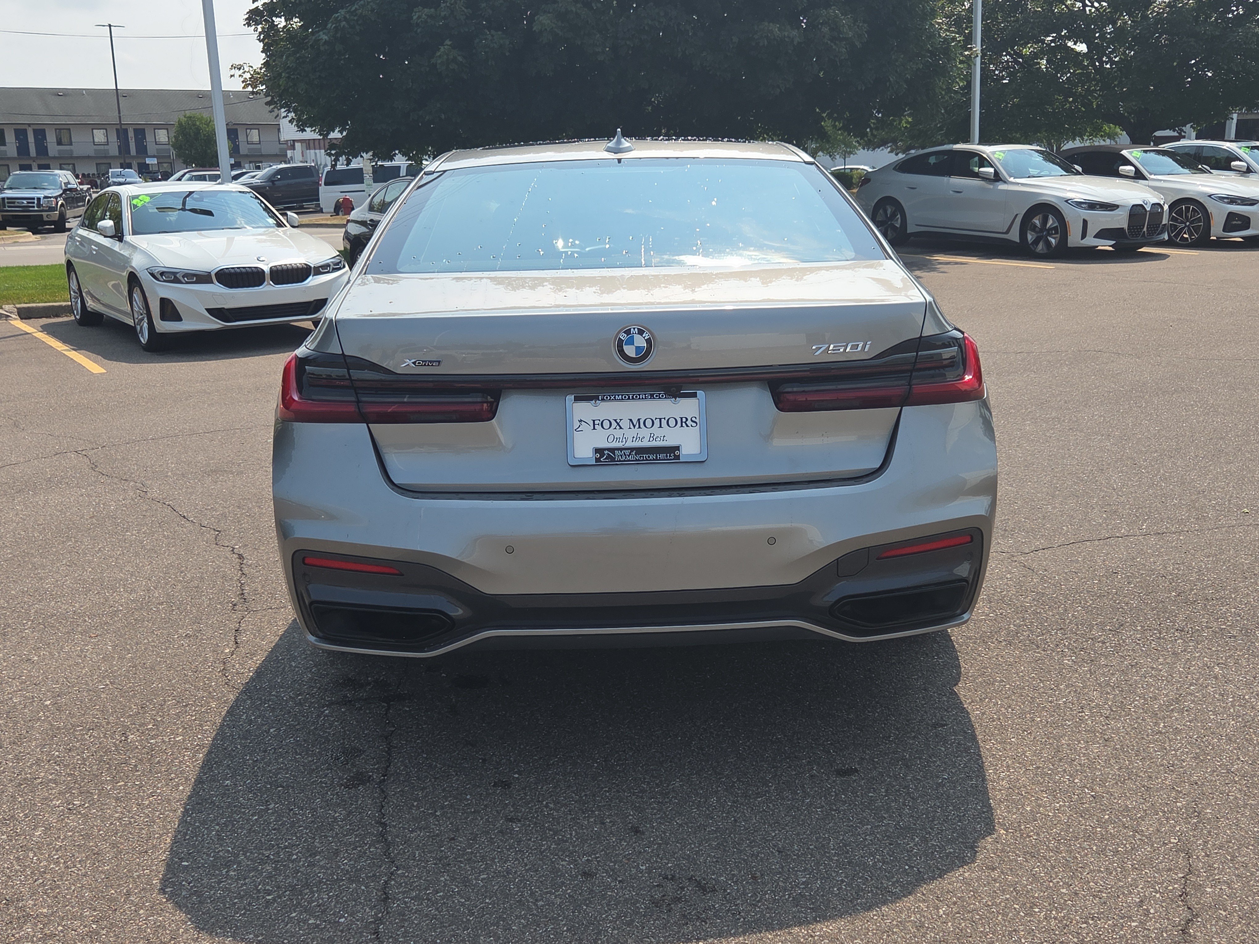 Used 2022 BMW 750i xDrive w/ M Sport Package AWD/4WD image 4