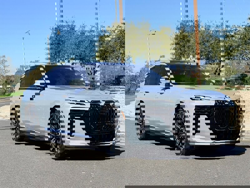 Used 2025 BMW 760i xDrive image 5