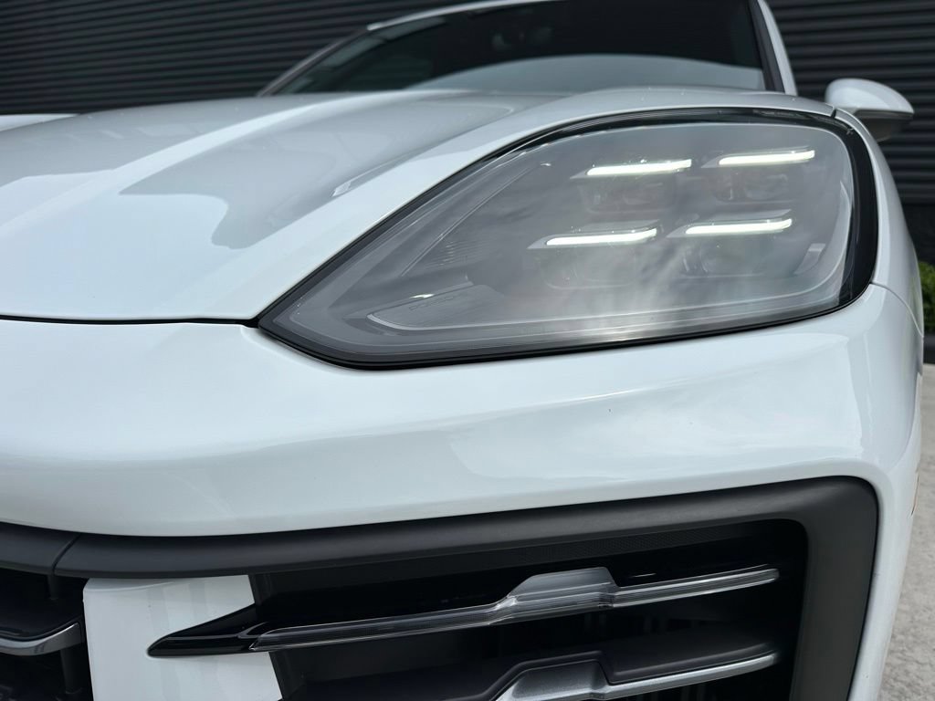 Certified 2024 Porsche Cayenne AWD/4WD image 9