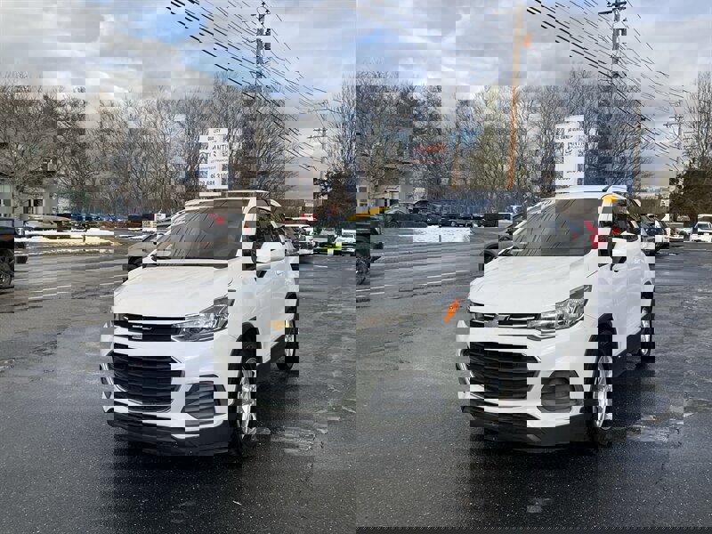 Used 2020 Chevrolet Trax LS w/ Tint and Cruise Package FWD image 1